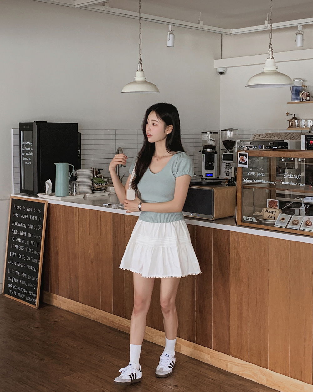 반팔 티셔츠 모델 착용 이미지-S1L20