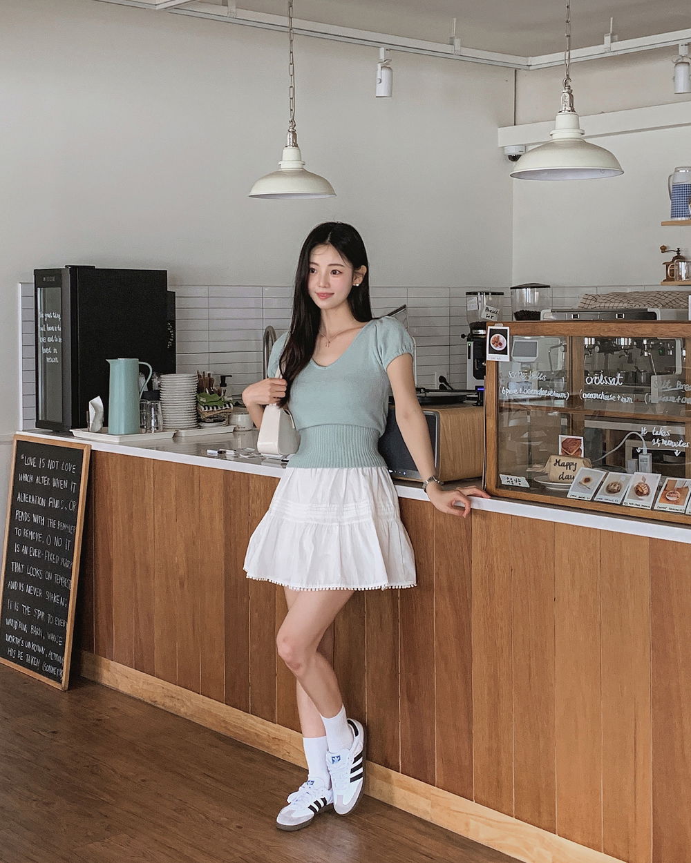 반팔 티셔츠 모델 착용 이미지-S1L30