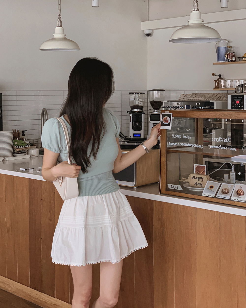 반팔 티셔츠 모델 착용 이미지-S1L31