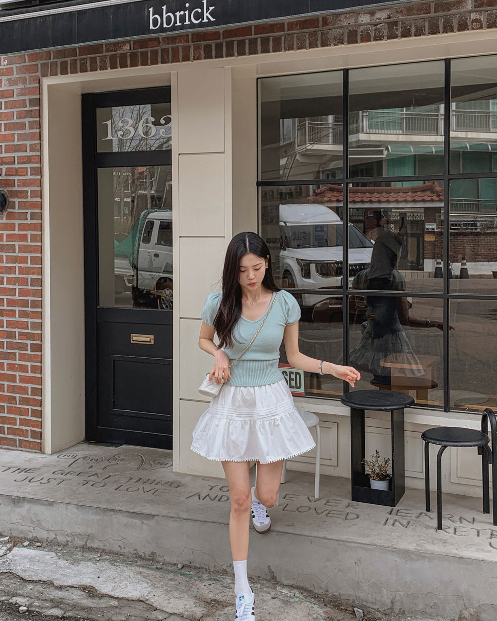 반팔 티셔츠 모델 착용 이미지-S1L33