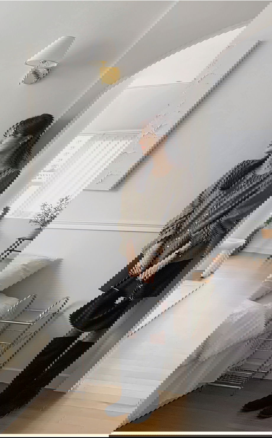 리리앤코 테스디핀 스트라이프 스트랩 셔링 블라우스