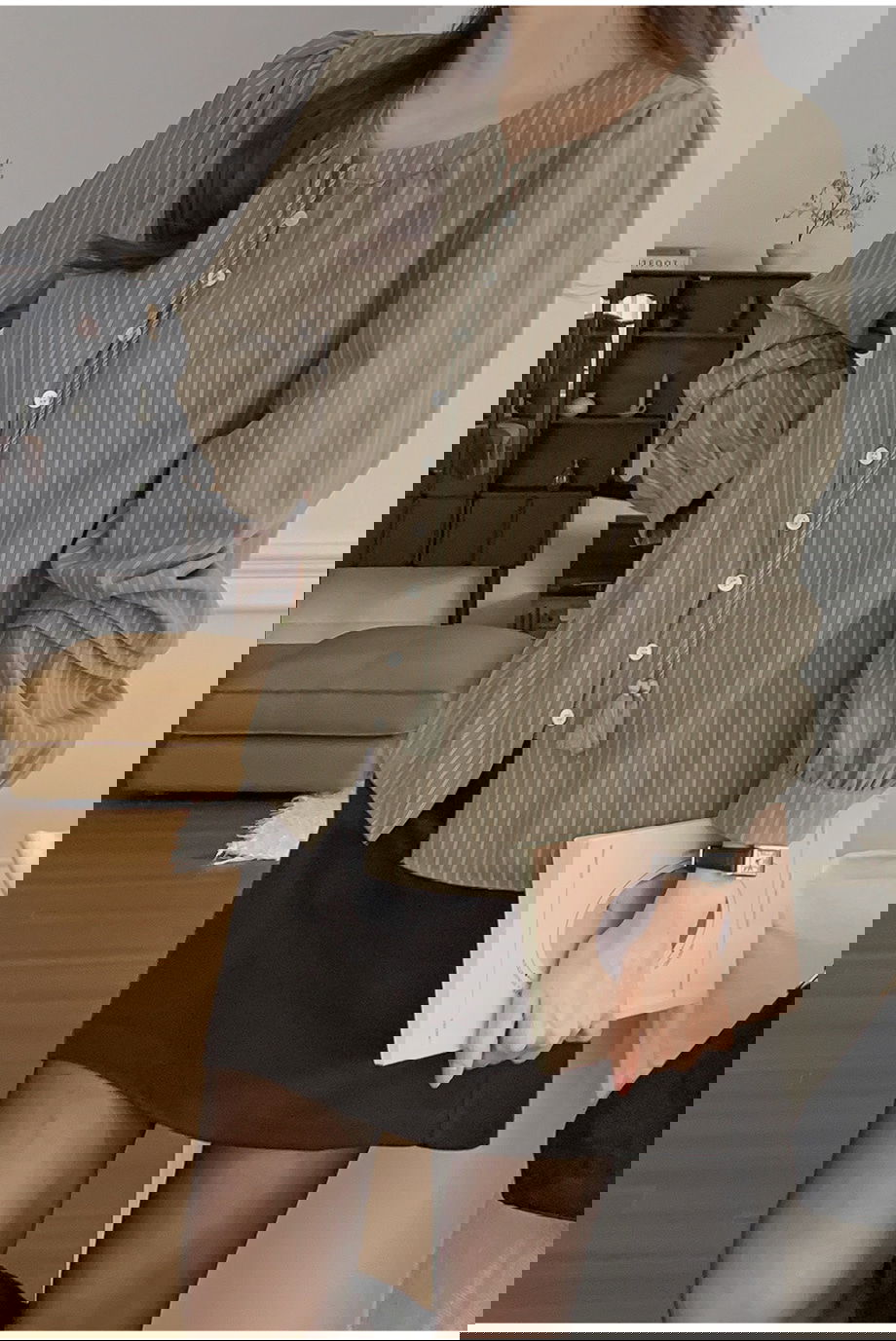 리리앤코 테스디핀 스트라이프 스트랩 셔링 블라우스