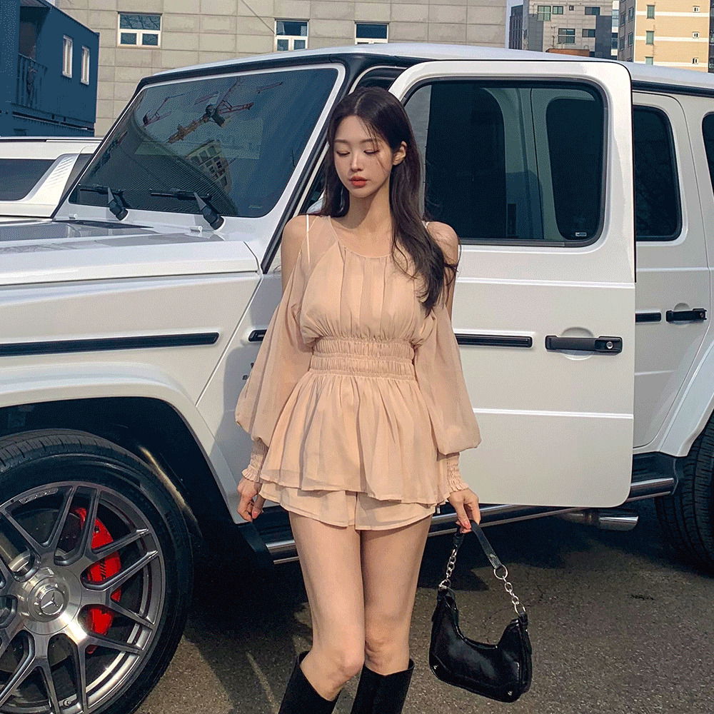 여리섹시 어깨트임 시스루 스모크 쉬폰 플레어 블라우스 + 허리 밴딩 3부 미니 팬츠