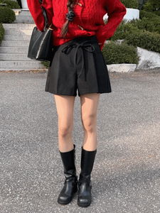 Pore Strap Wool Thick Pintuck Half Pants (2 colors)