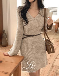 (Exclusive) Headven V- V-Neck Knitwear Mini Dress
