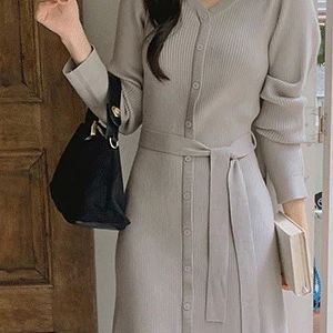 메이켈린 브이넥 골지 니트 스트랩 원피스