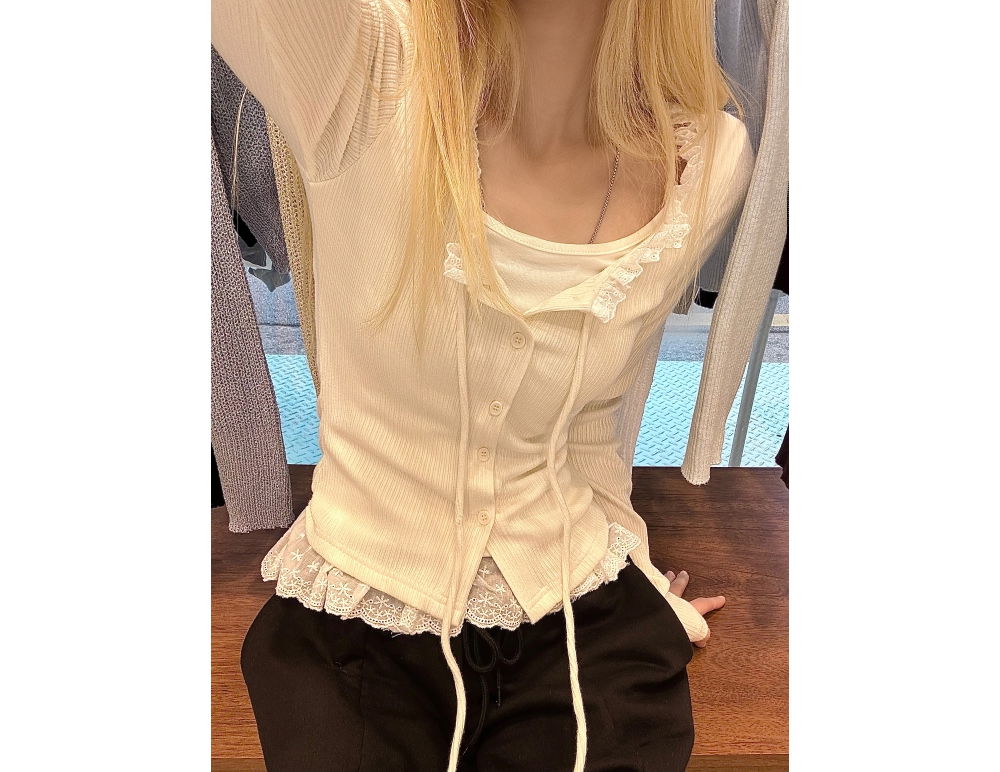 블라우스 모델 착용 이미지-S1L4