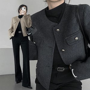 가나다란 안젤리 핸드메이드 도톰한 어깨패드 노카라 라운드넥 골드 버튼 포켓 긴팔 자켓 2color