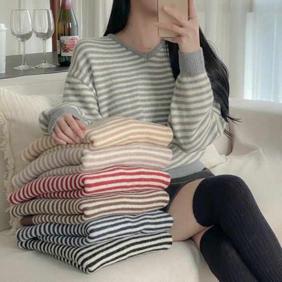 Cell Striped V-Neck Knitwear