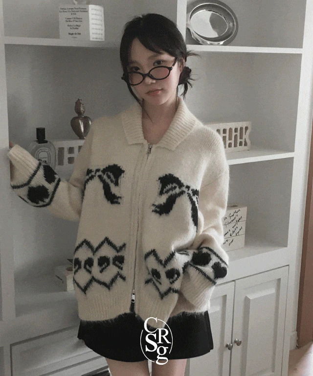 A cozy gift, a ribbon-embroidered collar knitwear zip-up Zip-up