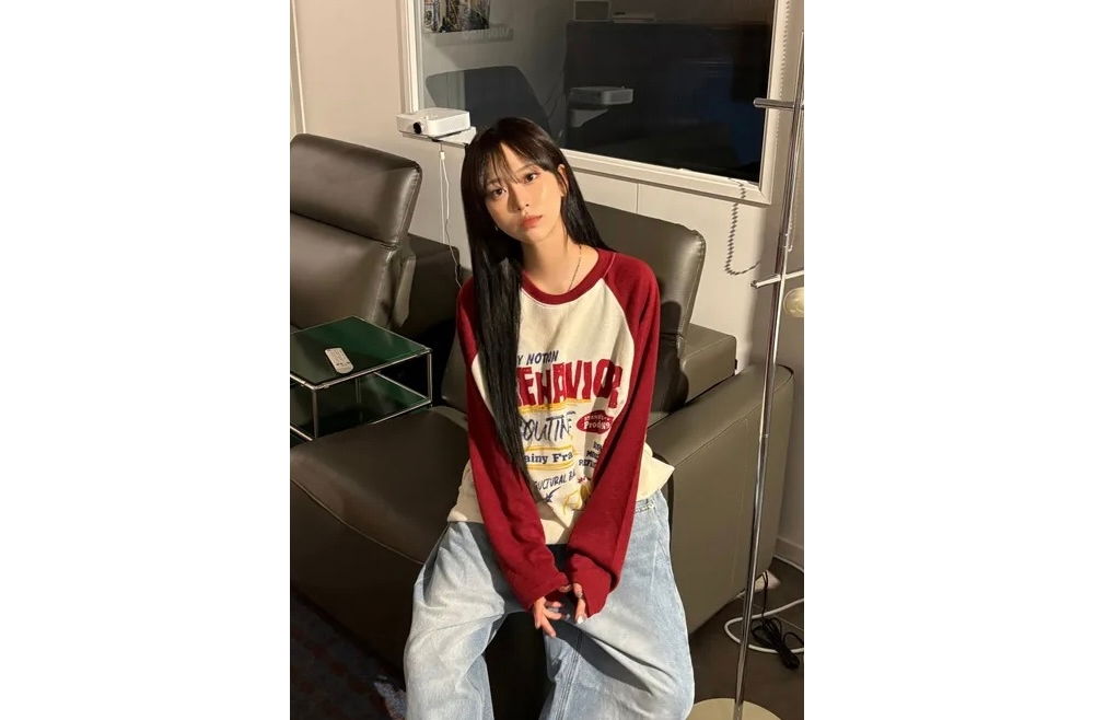 긴팔 티셔츠 모델 착용 이미지-S1L5