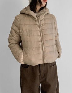 小柄女性用軽量フードダウンジャケット