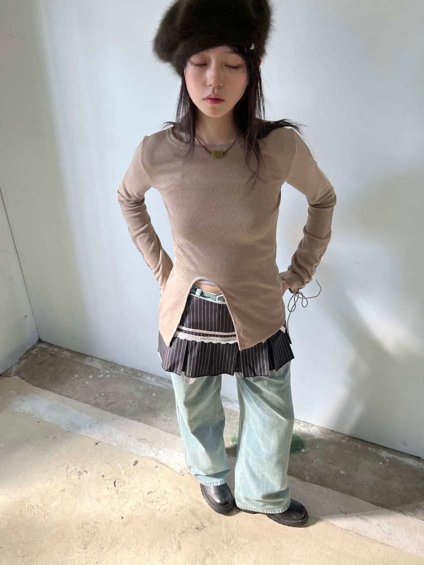 긴팔 티셔츠 모델 착용 이미지-S1L6