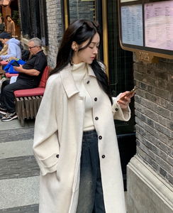 Single long wool handmade coat with a raglan collar, Loose-fit, and a hidden button trim.