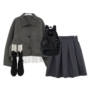 코트,자켓,긴팔티,스커트,부츠,레그워머,백팩,겨울,초겨울,데일리,일상,여행룩,무채색 코디