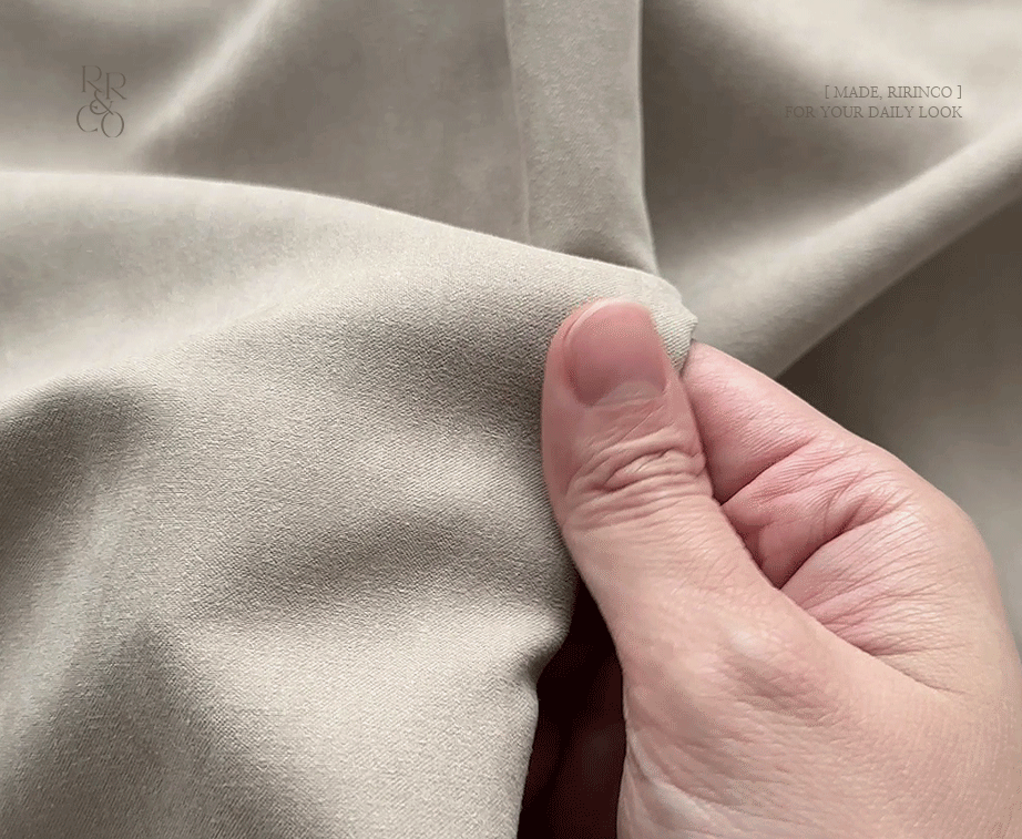 리리앤코 하디브렌 피치기모 하이넥 투웨이 스트랩 셔츠