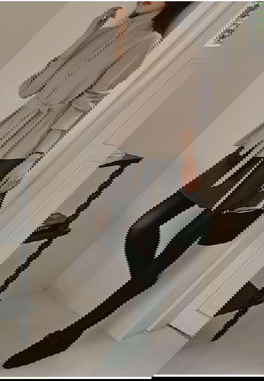 리리앤코 하디브렌 피치기모 하이넥 투웨이 스트랩 셔츠