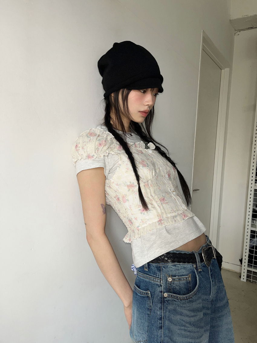 블라우스 모델 착용 이미지-S3L3