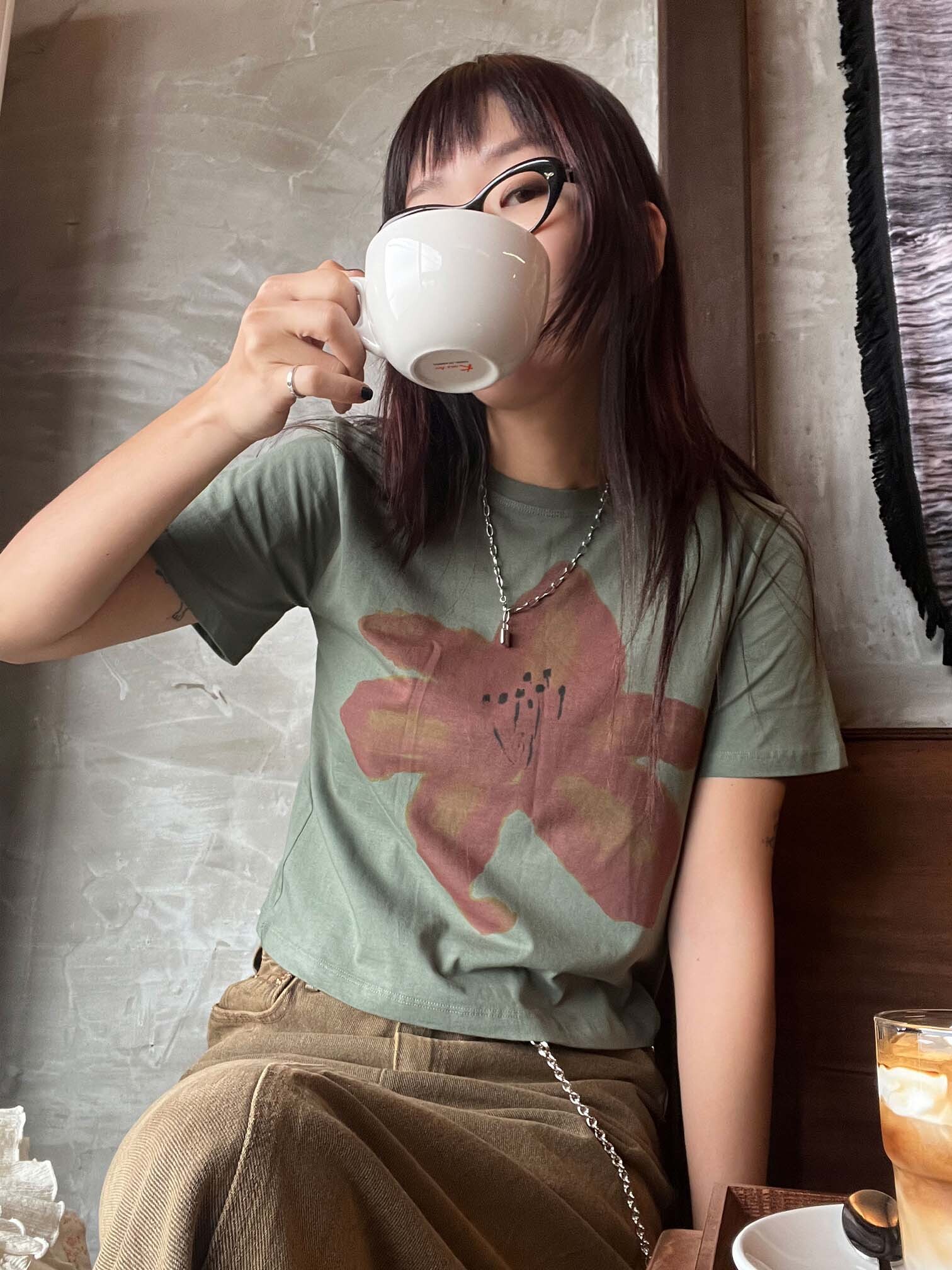 30 count vintage flower T