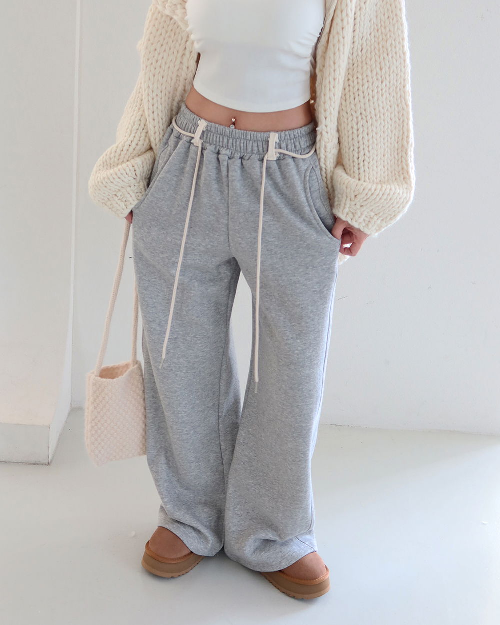 바지 모델 착용 이미지-S1L43