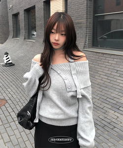 Dahi Off-Shoulder Button Knitwear Muffler Set