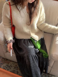 羊毛寬鬆V領兔毛針織外套