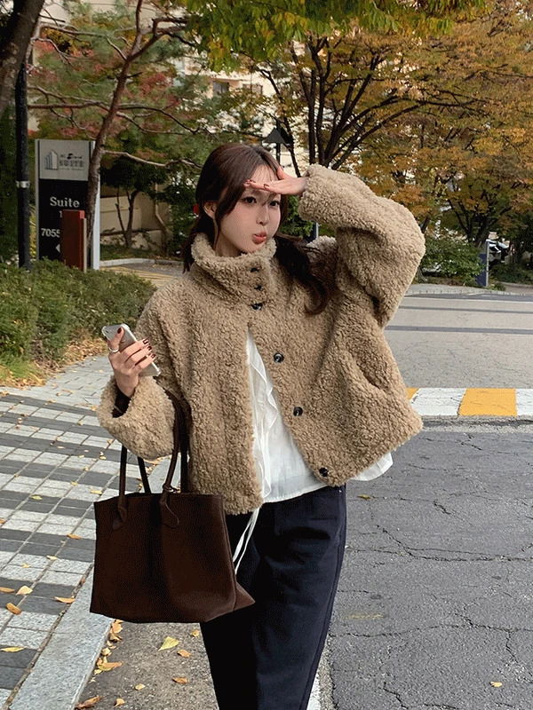 베티어 하이넥 뽀글이 퍼 크롭 무스탕 (2color)