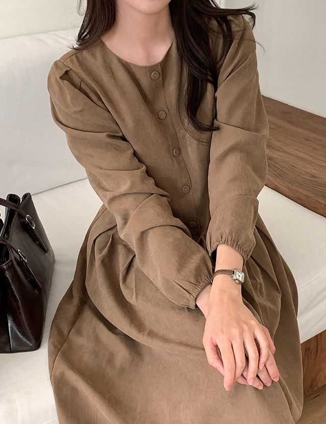 Long Dress 84719, perfect for wearing with outerwear 長洋裝