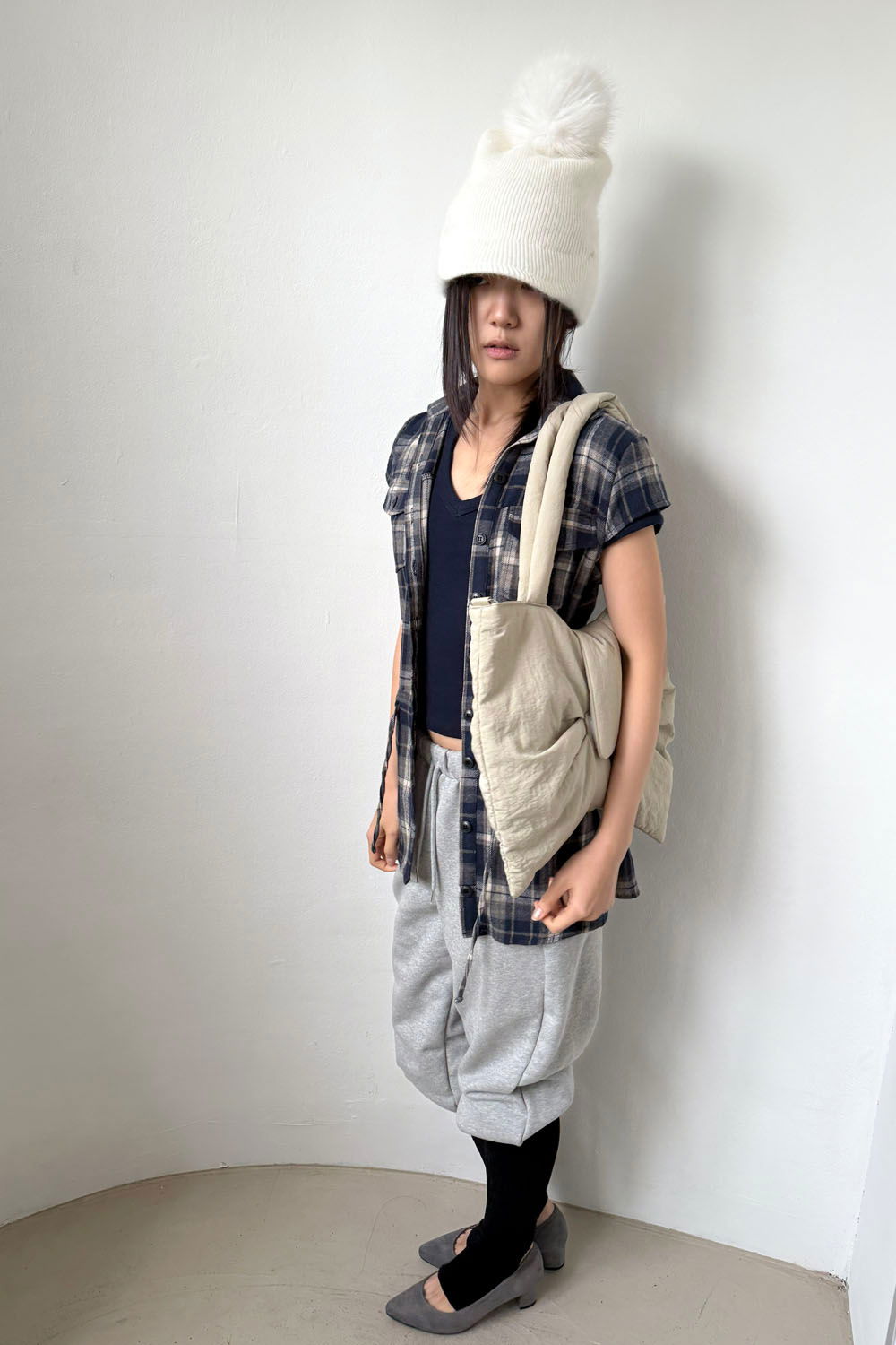 바지 모델 착용 이미지-S2L11