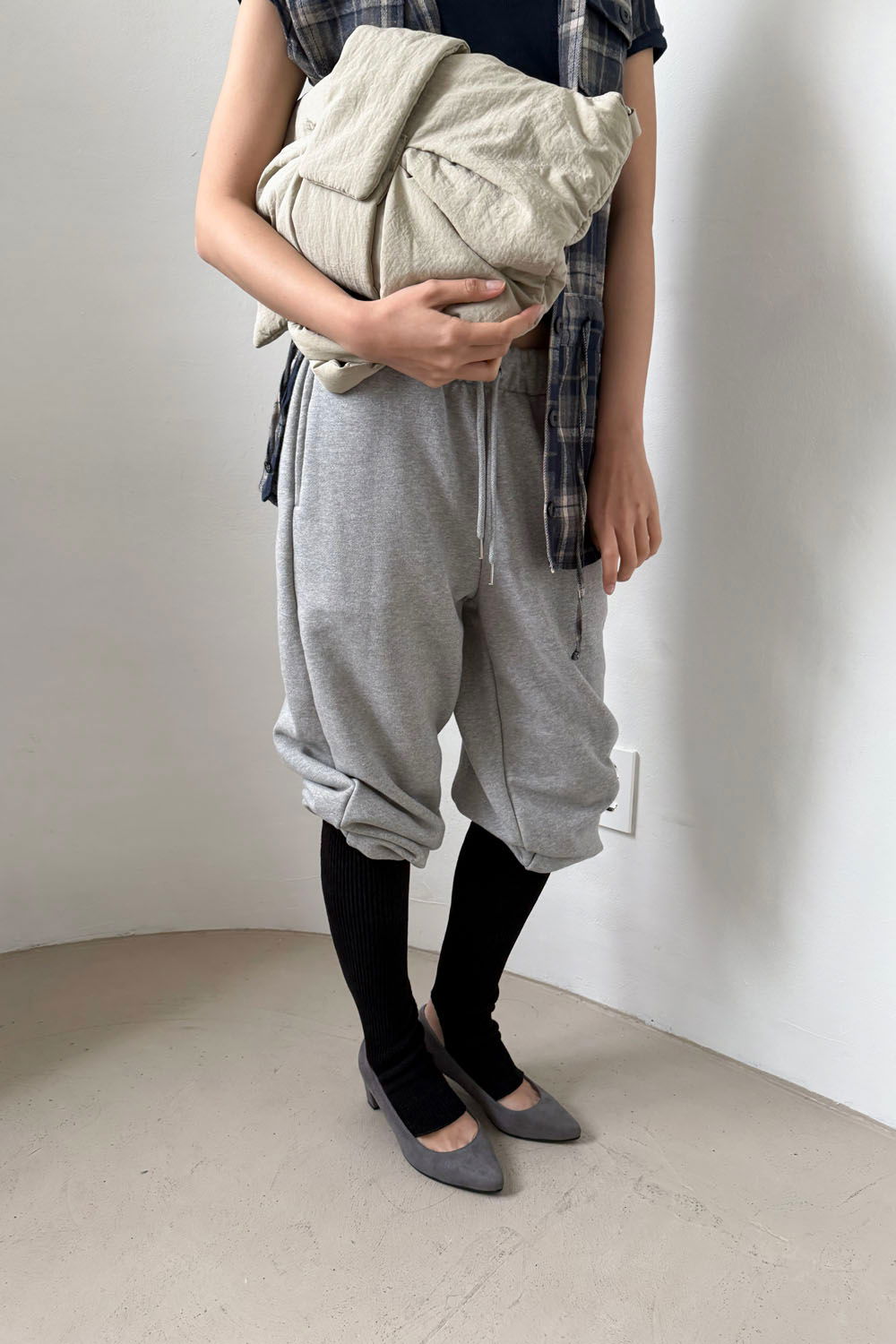 바지 모델 착용 이미지-S2L13