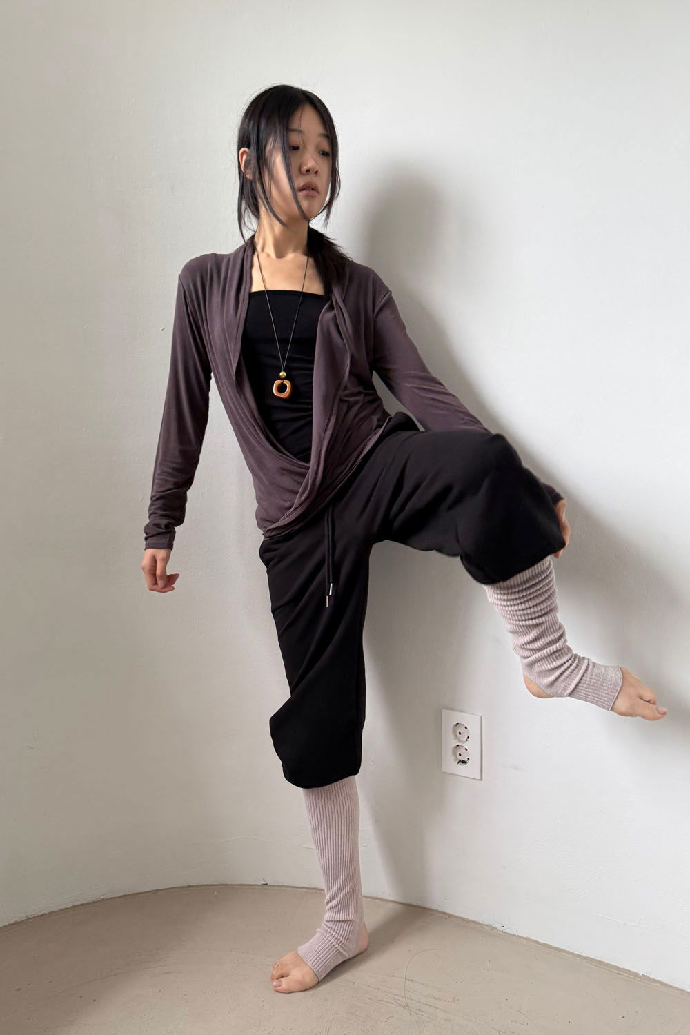 바지 모델 착용 이미지-S1L16