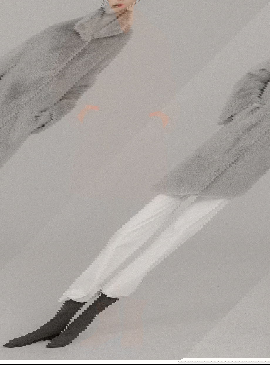 리리앤코 에포린즈 히든버튼 하이넥 퍼 자켓