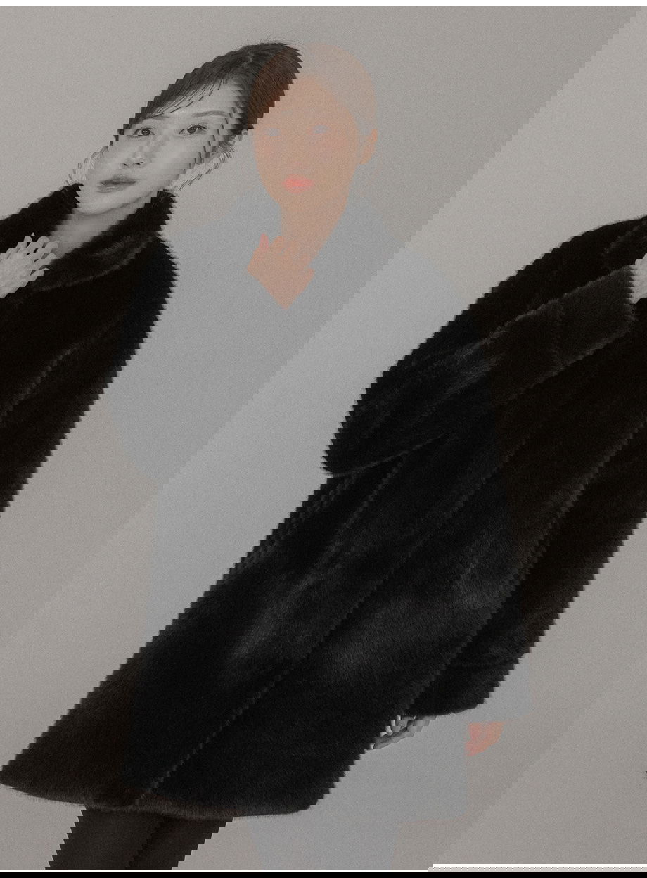 리리앤코 에포린즈 히든버튼 하이넥 퍼 자켓