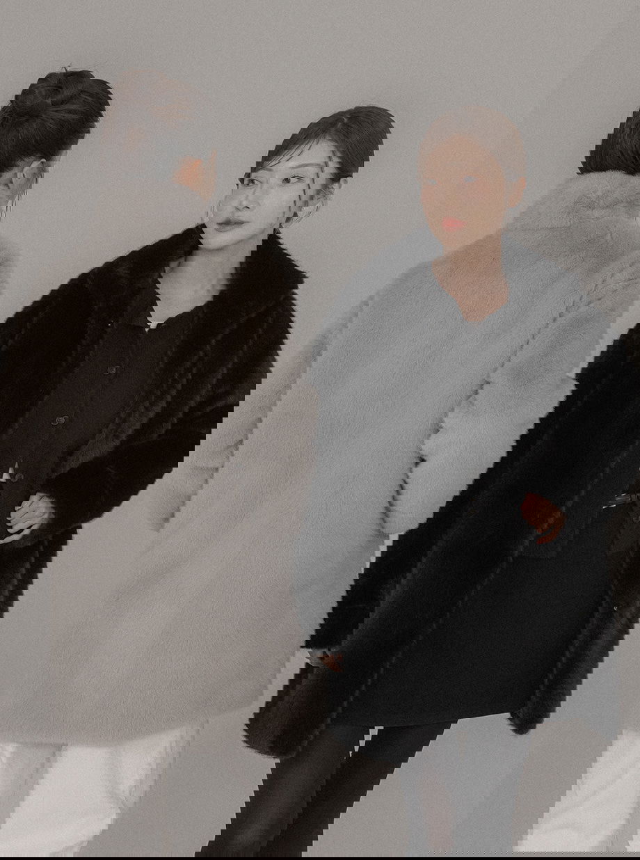 리리앤코 에포린즈 히든버튼 하이넥 퍼 자켓