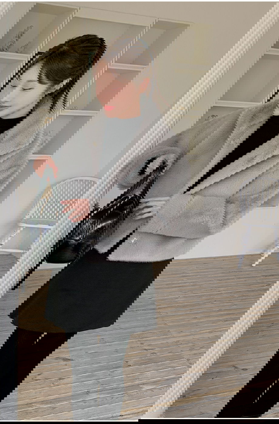 리리앤코 에포린즈 히든버튼 하이넥 퍼 자켓