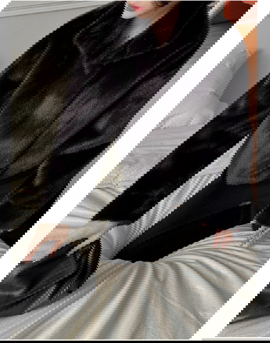 리리앤코 에포린즈 히든버튼 하이넥 퍼 자켓