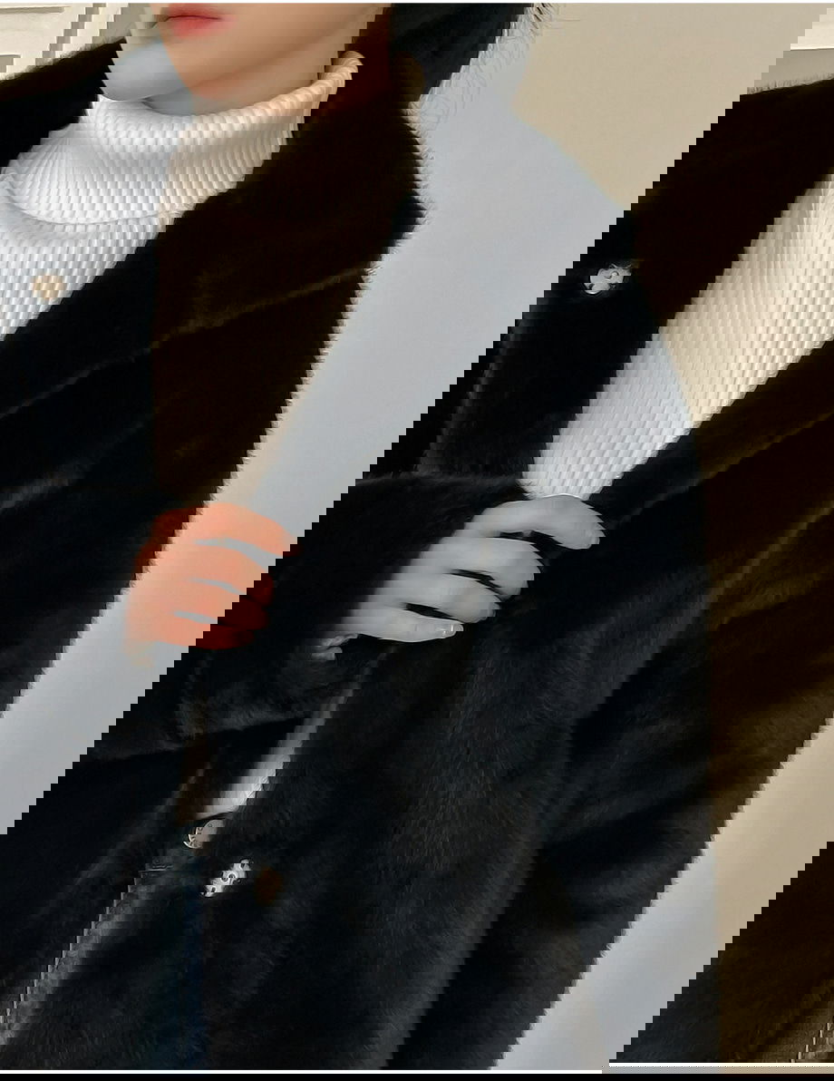 리리앤코 에포린즈 히든버튼 하이넥 퍼 자켓