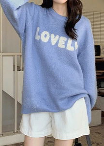 LOVELYレタリングラウンドネックルーズフィットニット