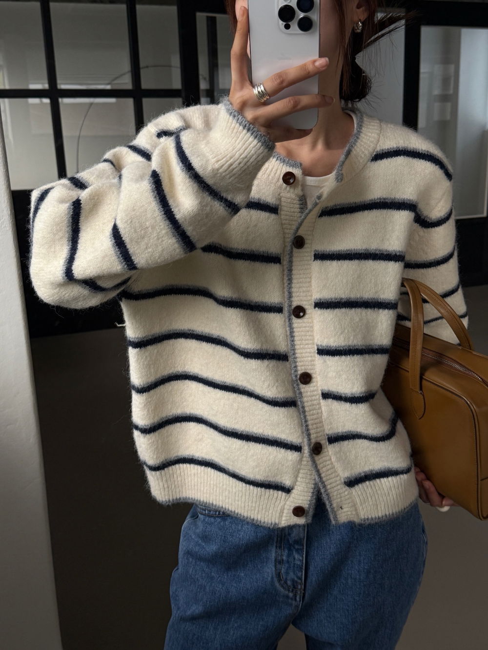 긴팔 티셔츠 모델 착용 이미지-S1L30