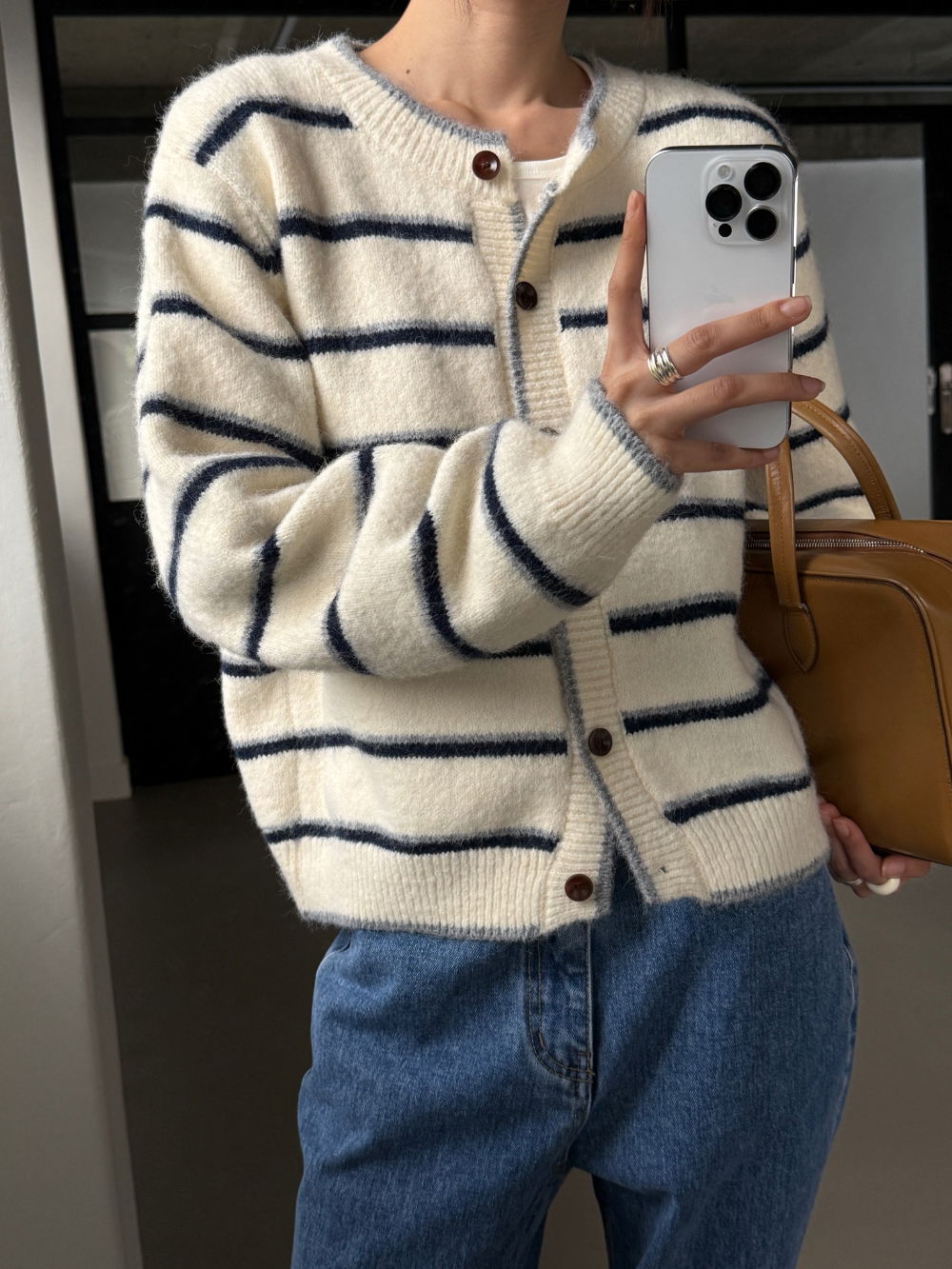 긴팔 티셔츠 모델 착용 이미지-S1L29