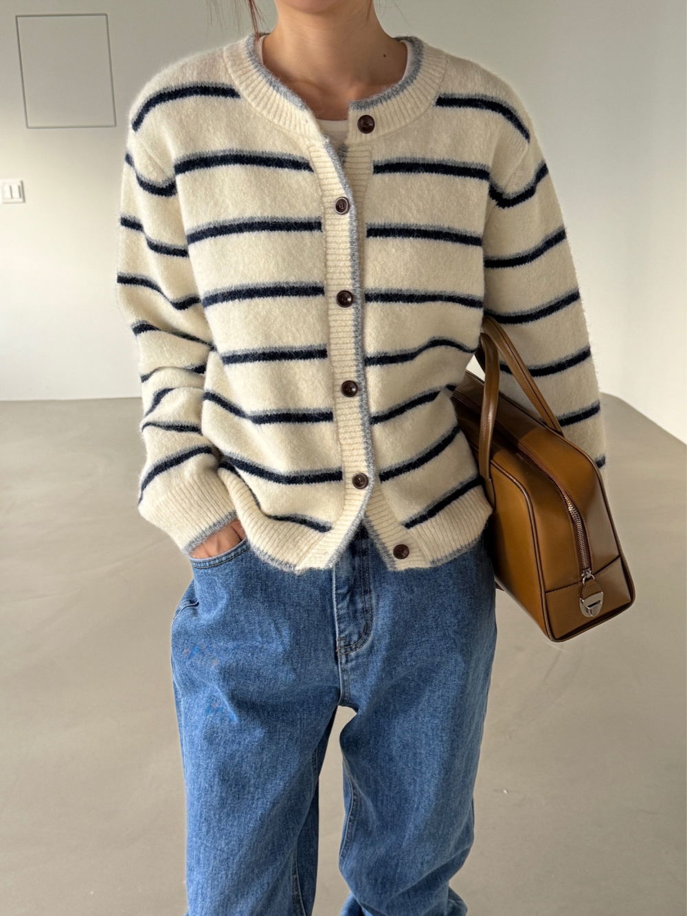 긴팔 티셔츠 모델 착용 이미지-S1L26