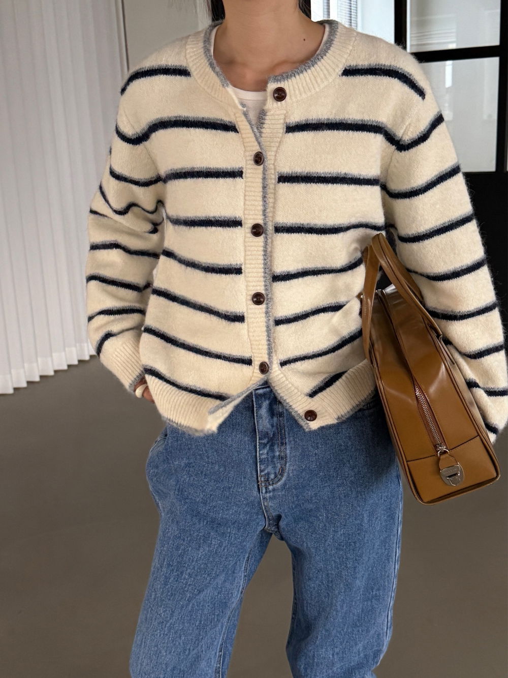 긴팔 티셔츠 모델 착용 이미지-S1L22