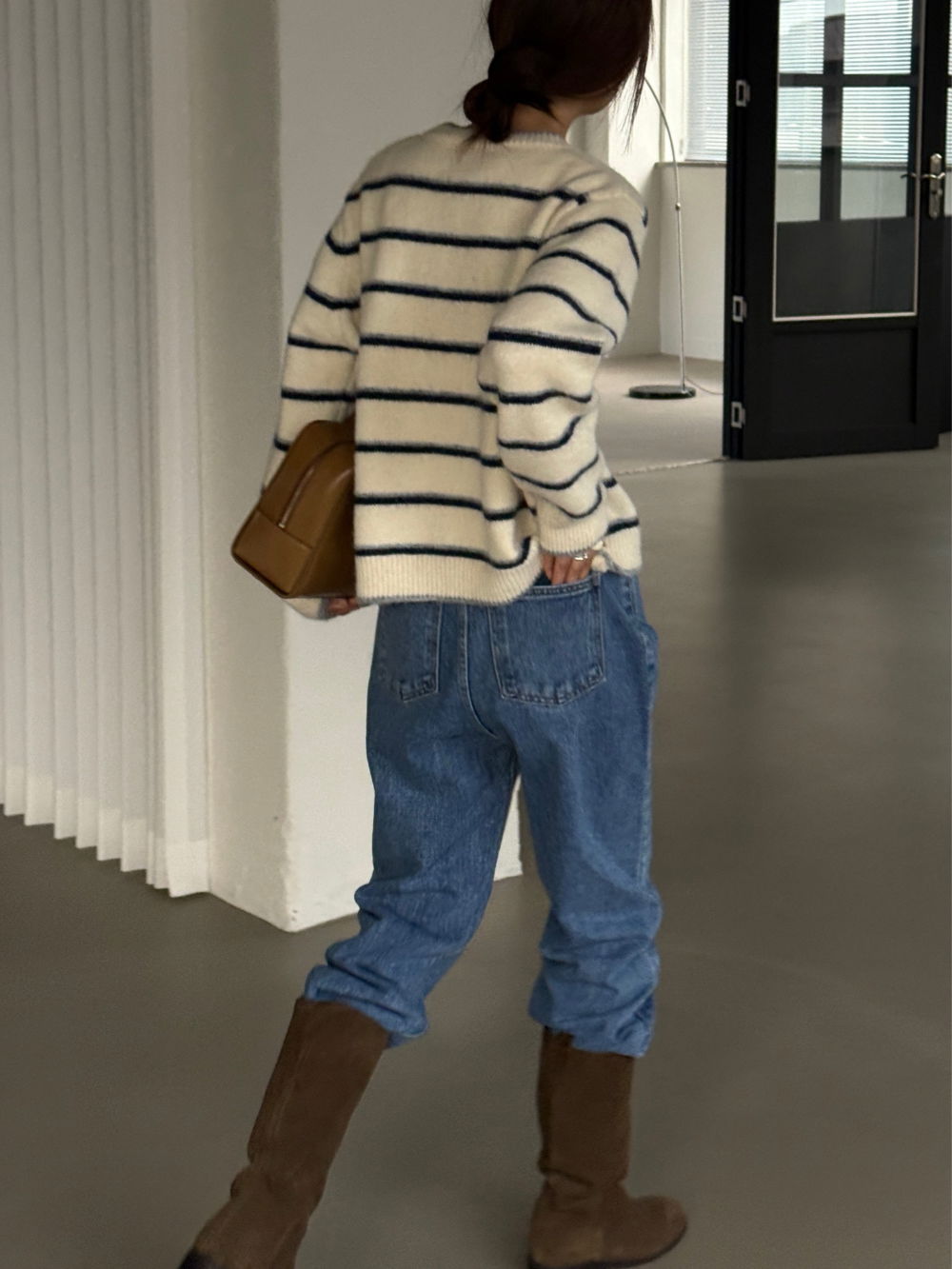 긴팔 티셔츠 모델 착용 이미지-S1L23