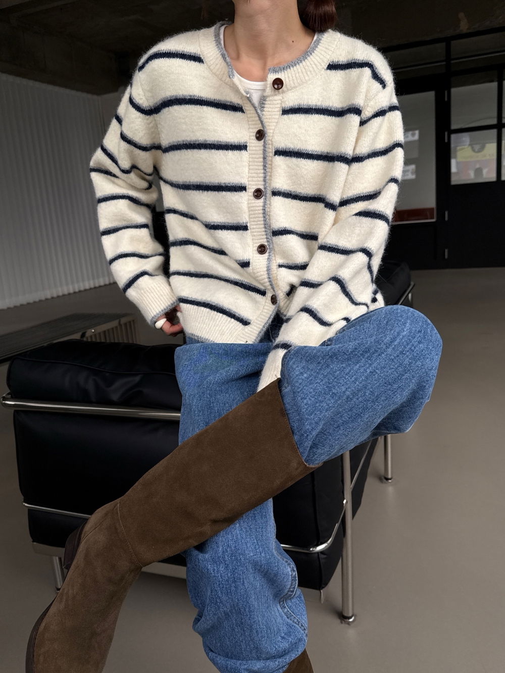 긴팔 티셔츠 모델 착용 이미지-S1L17