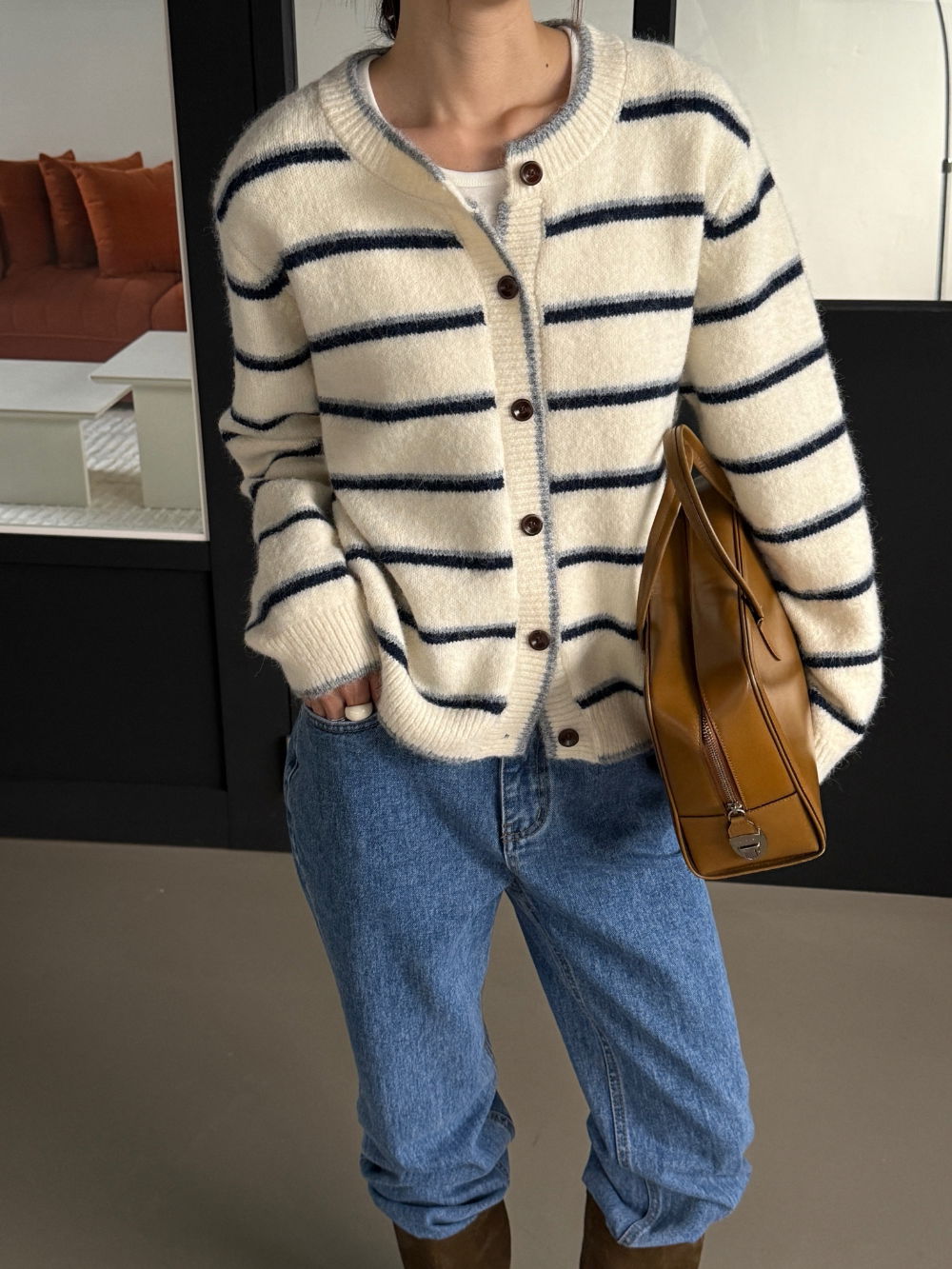 긴팔 티셔츠 모델 착용 이미지-S1L19