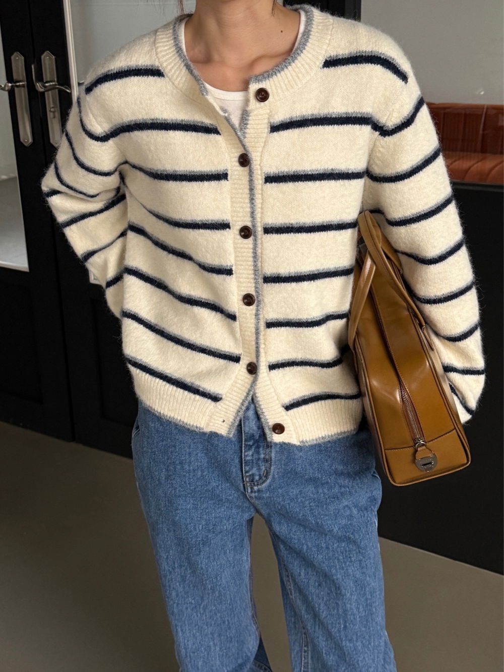 긴팔 티셔츠 모델 착용 이미지-S1L20