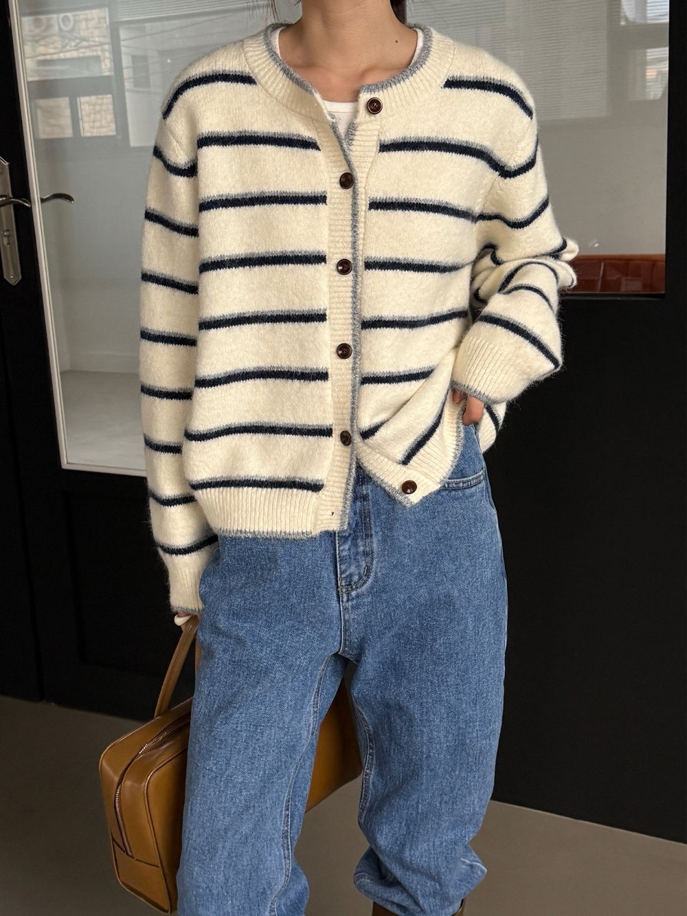 긴팔 티셔츠 모델 착용 이미지-S1L21