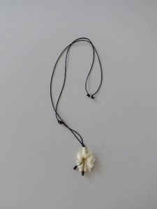 LILY FORMAICA NECKLACE