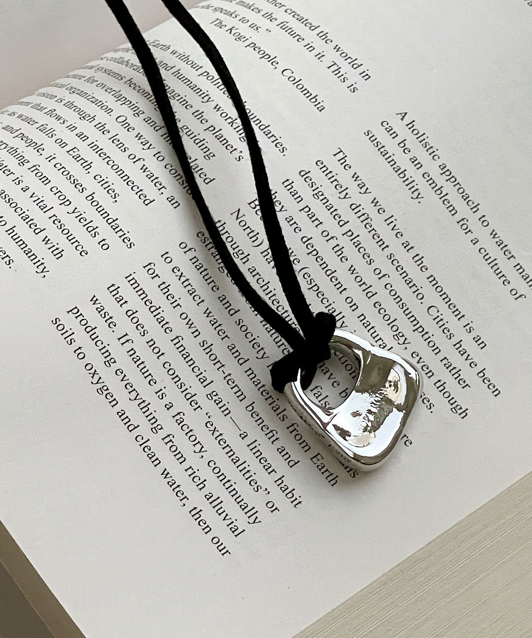 Lenut Bold Pendant Knot Long Drop Necklace