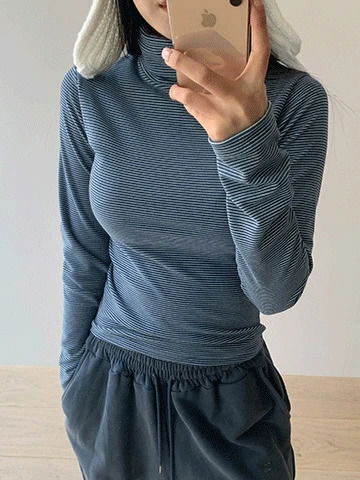 アミュ単色タートルネック